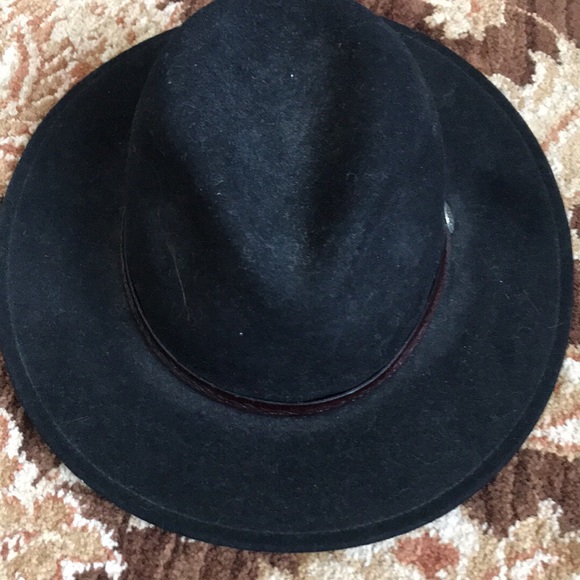 Wool hat - Picture 1 of 3